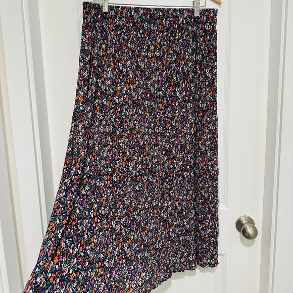 2/$40 RW & CO | Women’s Floral Maxi Skirt Flowy Multicoloured Pull On Waistband - Picture 2 of 8
